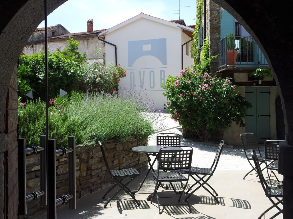Boutique Hotel Dvor Dobrovo Exteriér fotografie