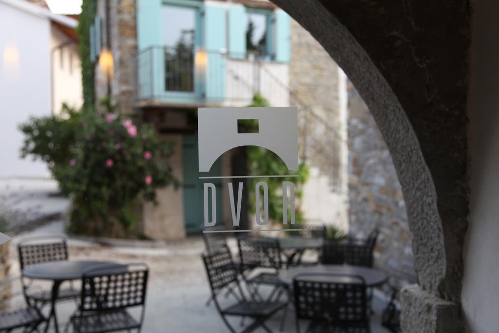 Boutique Hotel Dvor Dobrovo Exteriér fotografie