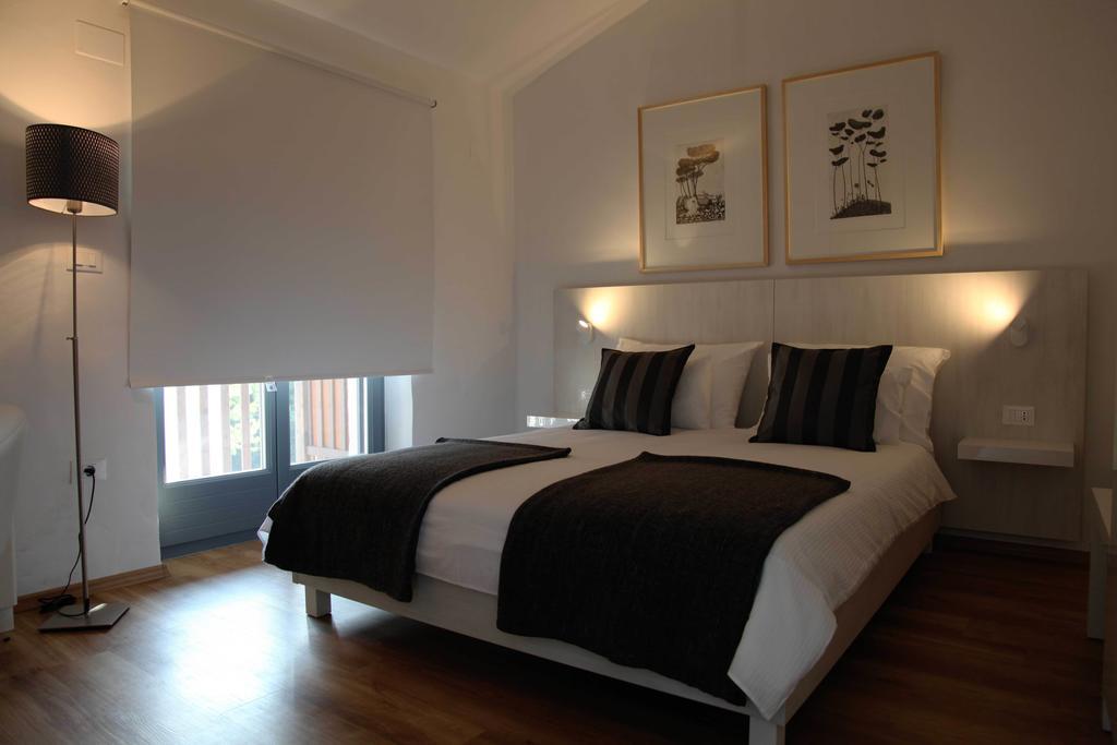 Boutique Hotel Dvor Dobrovo Pokoj fotografie