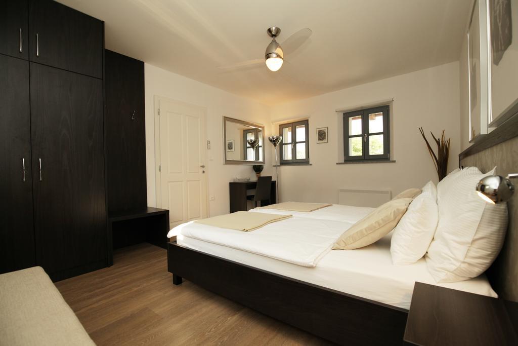 Boutique Hotel Dvor Dobrovo Exteriér fotografie